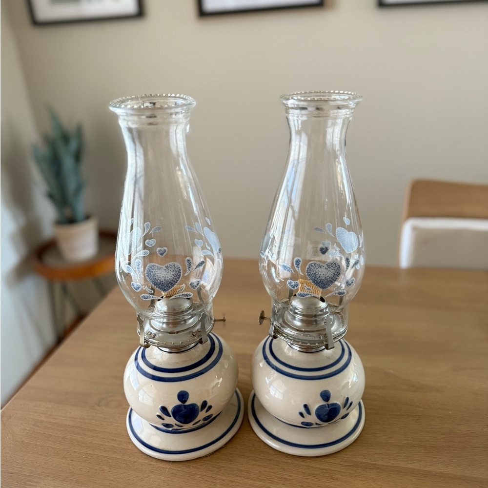 Vintage Lamplight Farms Delft Blue Ceramic Oil Lamp heart Glass Chimney 14"